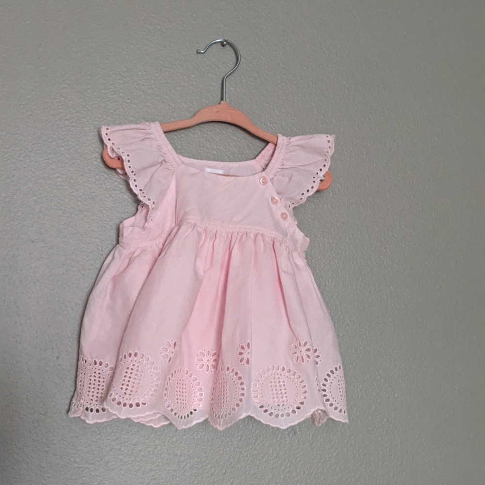 GAP Eyelet flutter top |